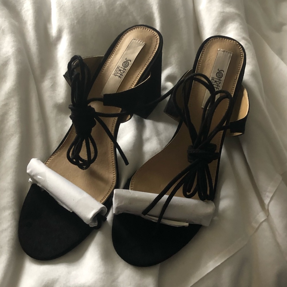 Never worn brand new black sandal pumps